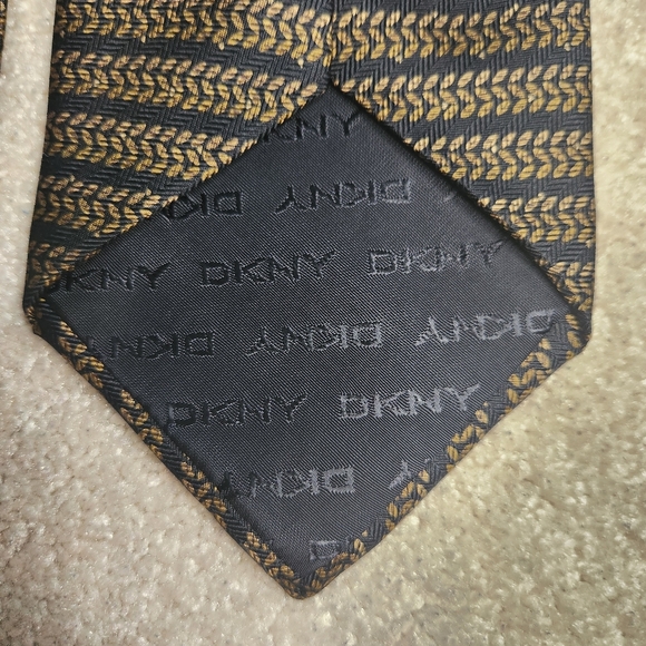 DKNY 100% Silk Black and Gold Patterned Tie - Picture 4 of 8